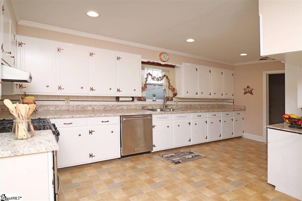 100 Eastbourne Road Greenville, SC 29611 - Photo 2 of 35 Gallery Image 2