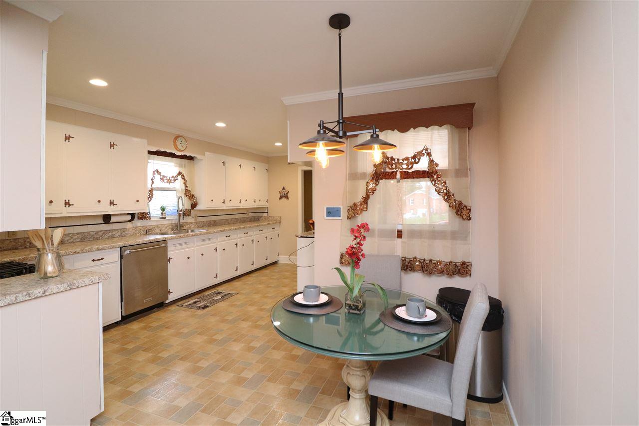 100 Eastbourne Road Greenville, SC 29611 - Photo 4 of 35 Gallery Image 4
