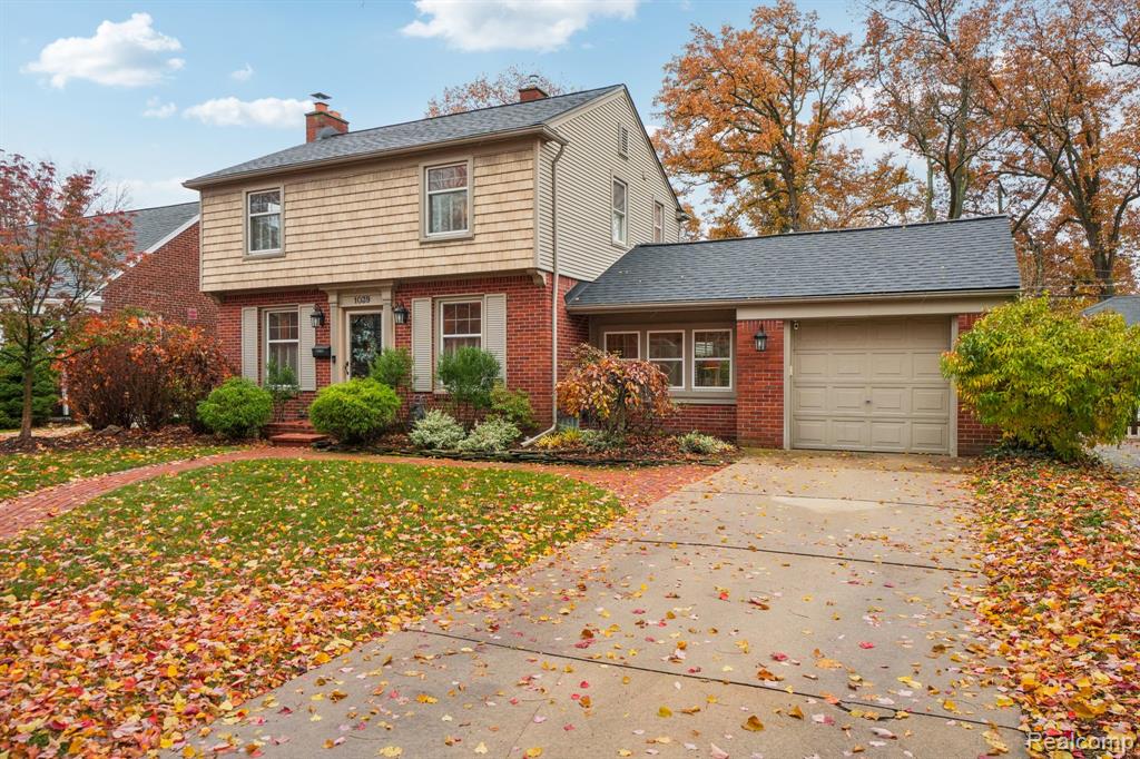 1039 Hawthorne Road Grosse Pointe Woods, MI 48236 - Photo 3 of 63