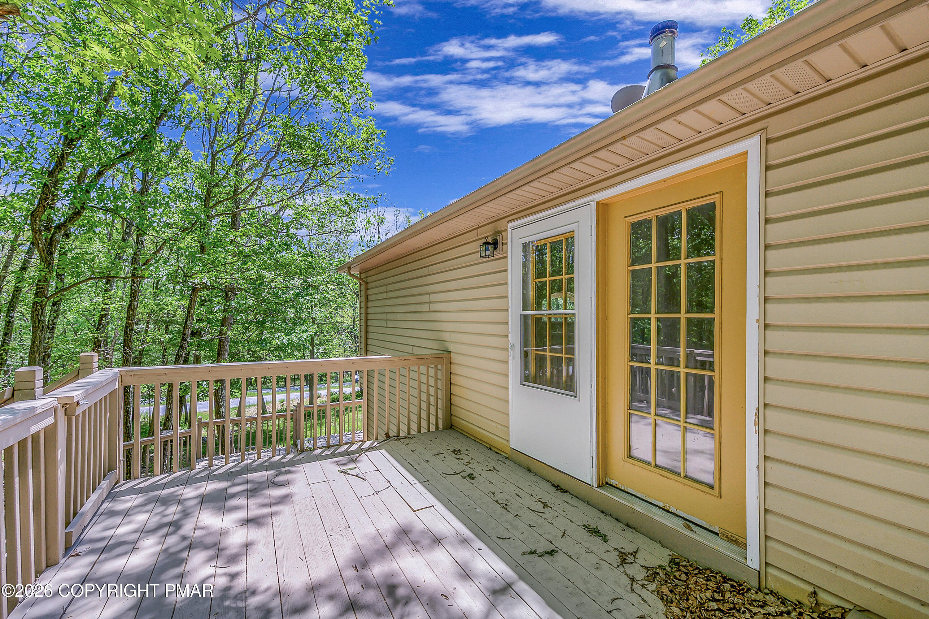 171 Foothill Boulevard Effort, PA 18330 - Photo 25 of 47 Porch