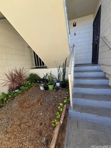 a view of entryway with flower plants