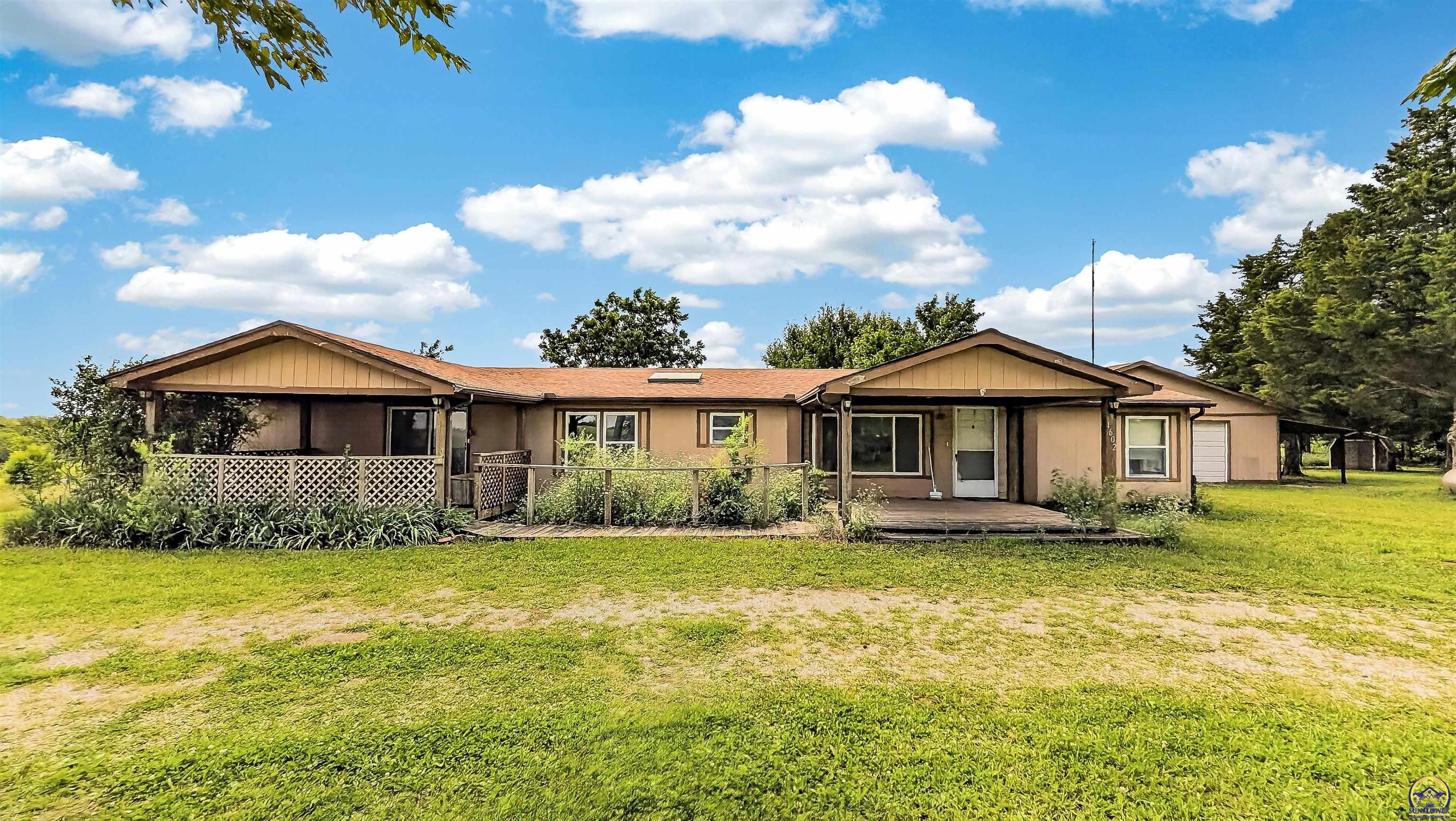 1602 Emmer Road Hartford, KS 66854 - Photo 1 of 34