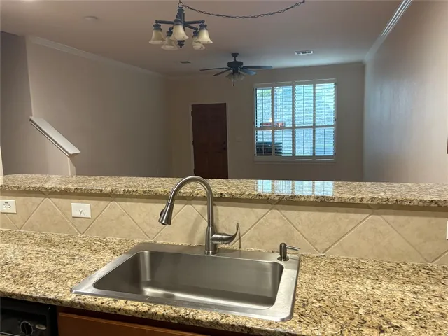 $1,950 | 2101 Town Centre Drive, Unit 2004, Round Rock, TX 78664