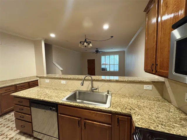 $1,950 | 2101 Town Centre Drive, Unit 2004, Round Rock, TX 78664