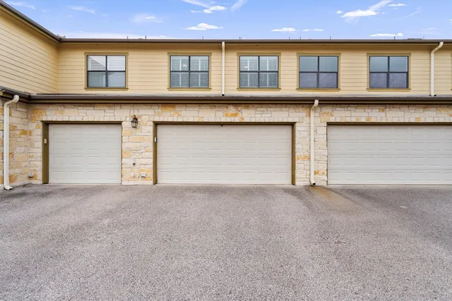 $1,950 | 2101 Town Centre Drive, Unit 2004, Round Rock, TX 78664