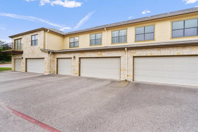 $1,950 | 2101 Town Centre Drive, Unit 2004, Round Rock, TX 78664