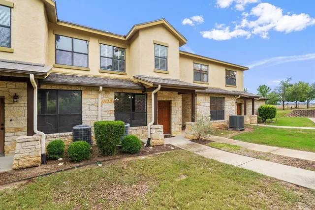 $1,950 | 2101 Town Centre Drive, Unit 2004, Round Rock, TX 78664