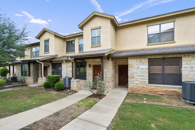 $1,950 | 2101 Town Centre Drive, Unit 2004, Round Rock, TX 78664