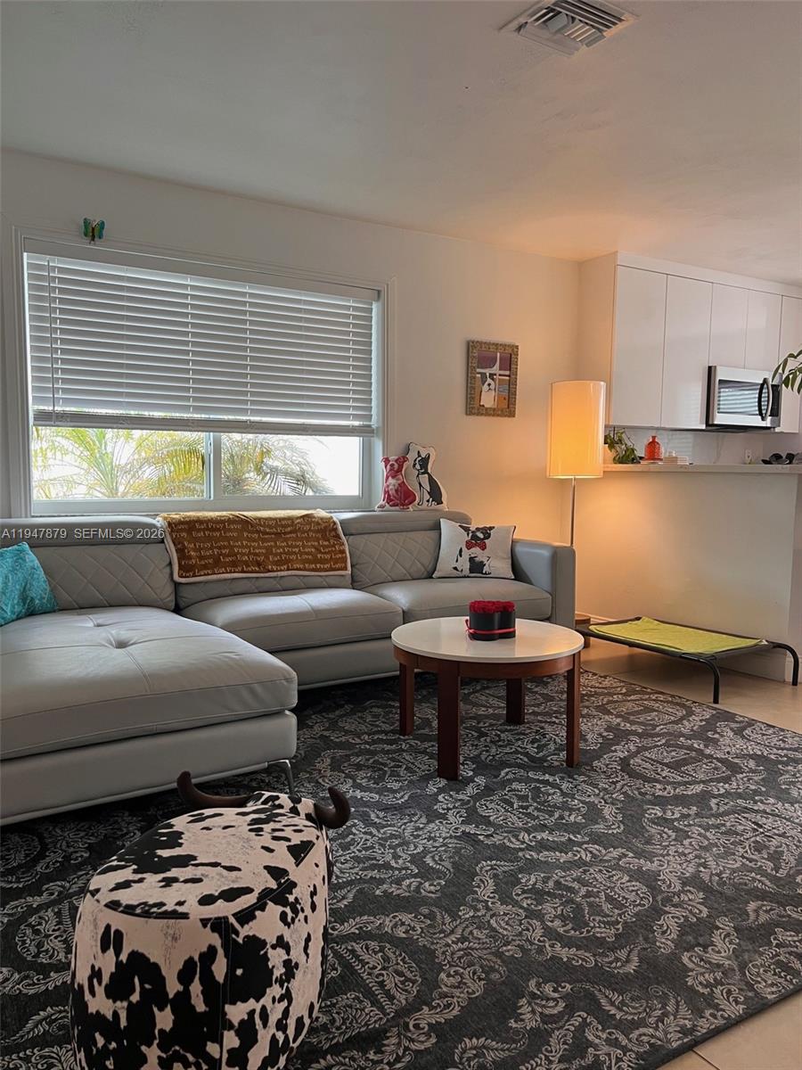 747 Southwest 6th Street Hallandale Beach, FL 33009 - Photo 9 of 29