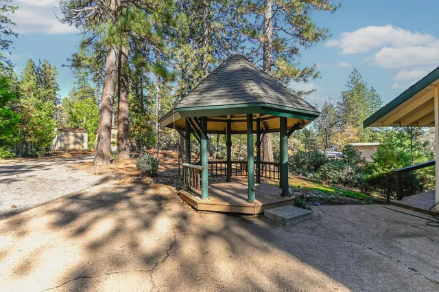 a house view with a outdoor space
