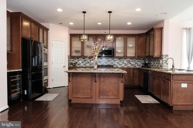 $669,000 | 9800 Leighland Court, Waldorf, MD 20603