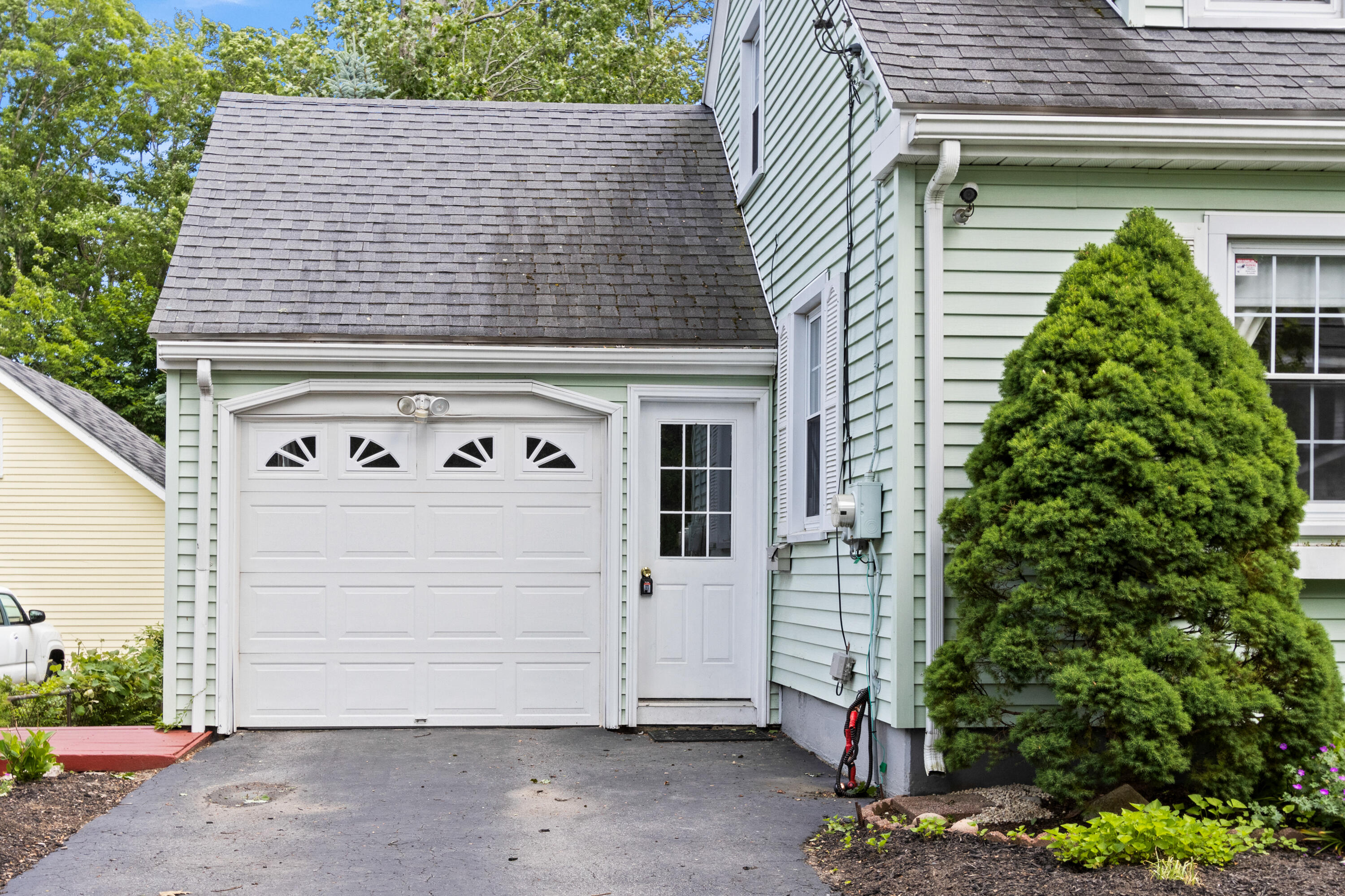 31 Wall Street Portland, ME 04103 - Photo 38 of 39 Garage exterior