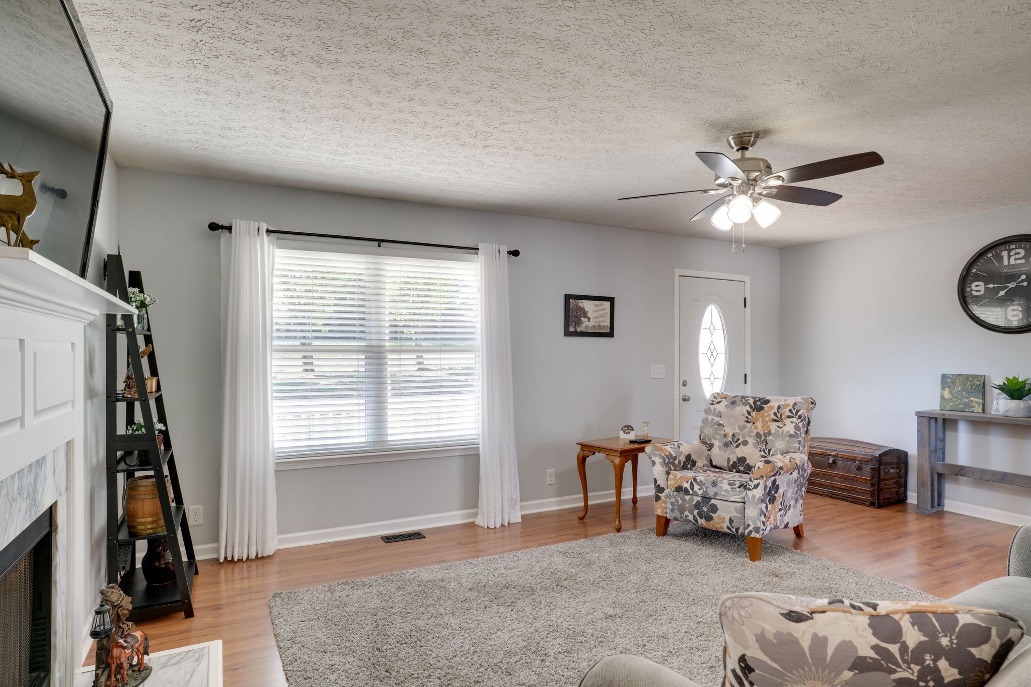 145 South Palmers Chapel Road White House, TN 37188 - Photo 3 of 30 a living room with furniture and a window