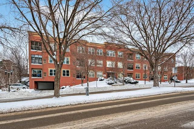 $295,000 | 1941 Ford Parkway, Unit 102, St. Paul, MN 55116