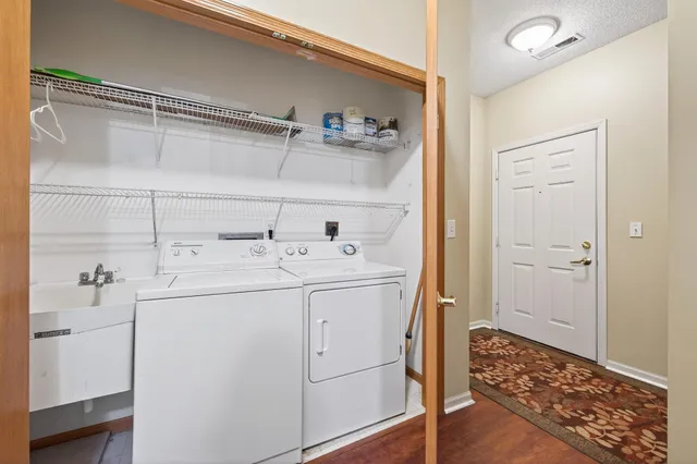 $295,000 | 1941 Ford Parkway, Unit 102, St. Paul, MN 55116