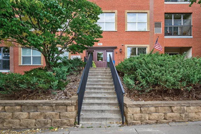 $295,000 | 1941 Ford Parkway, Unit 102, St. Paul, MN 55116