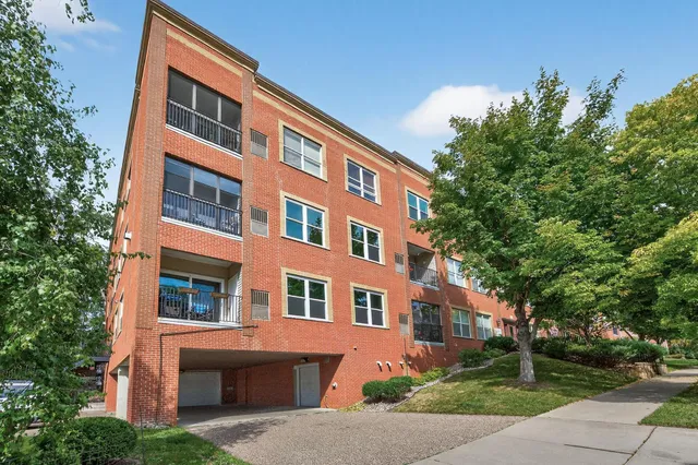 $295,000 | 1941 Ford Parkway, Unit 102, St. Paul, MN 55116