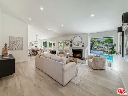 $1,585,000 | 6129 Rod Avenue, Woodland Hills, CA 91367