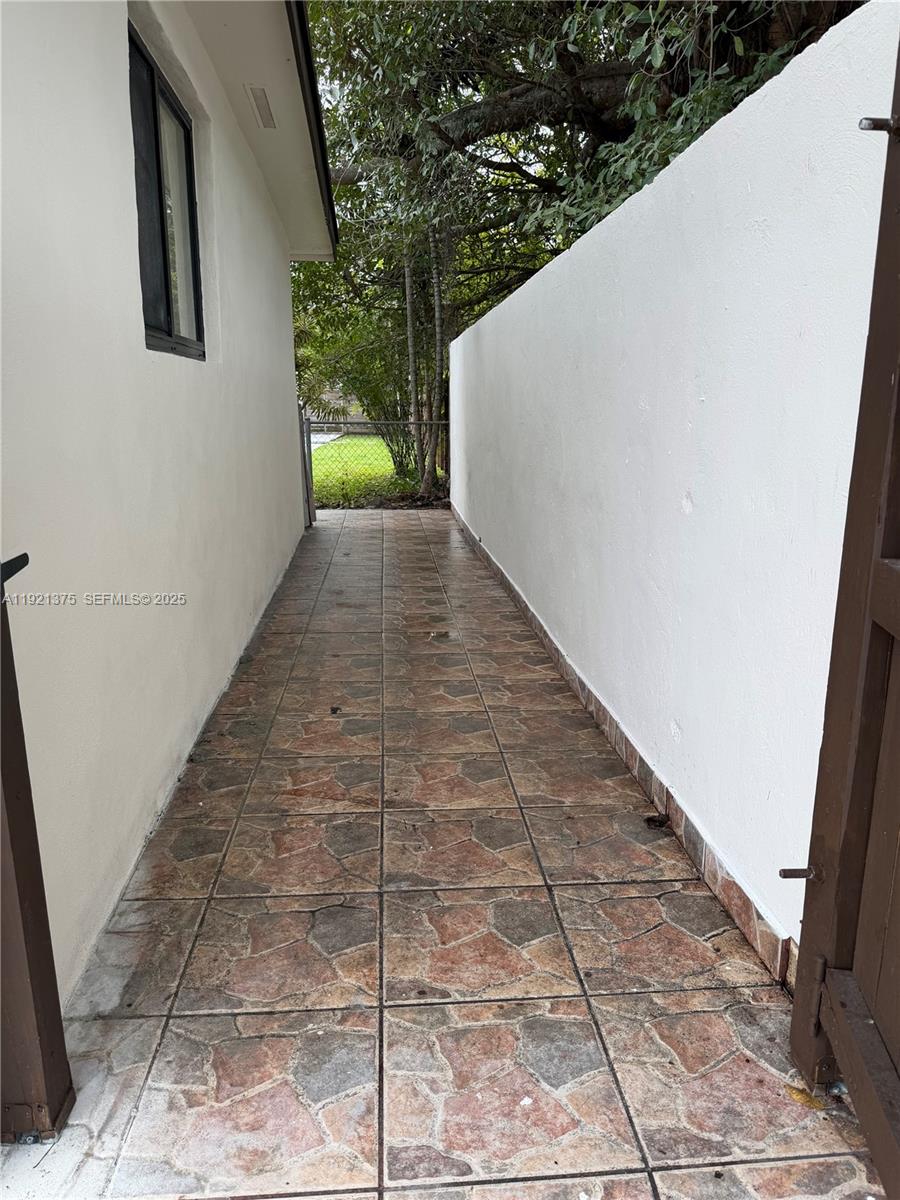 6790 Southwest 25th Terrace Miami, FL 33155 - Photo 3 of 14 Gallery Image 3