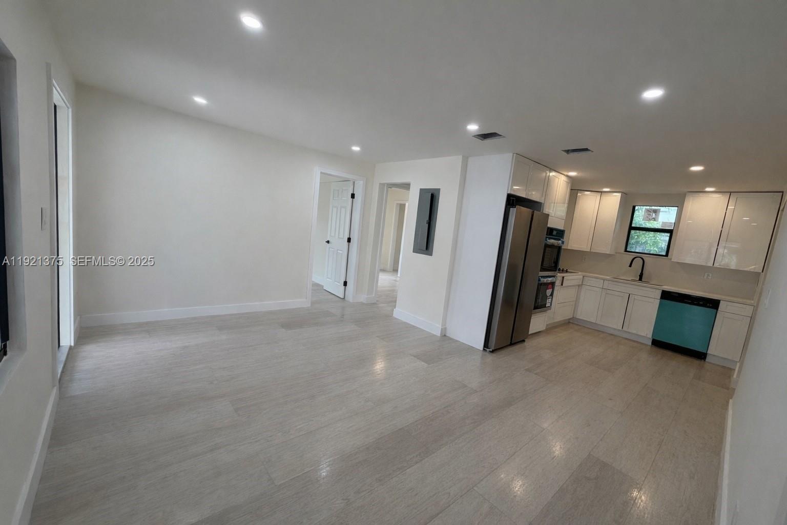 6790 Southwest 25th Terrace Miami, FL 33155 - Photo 4 of 14 Gallery Image 4