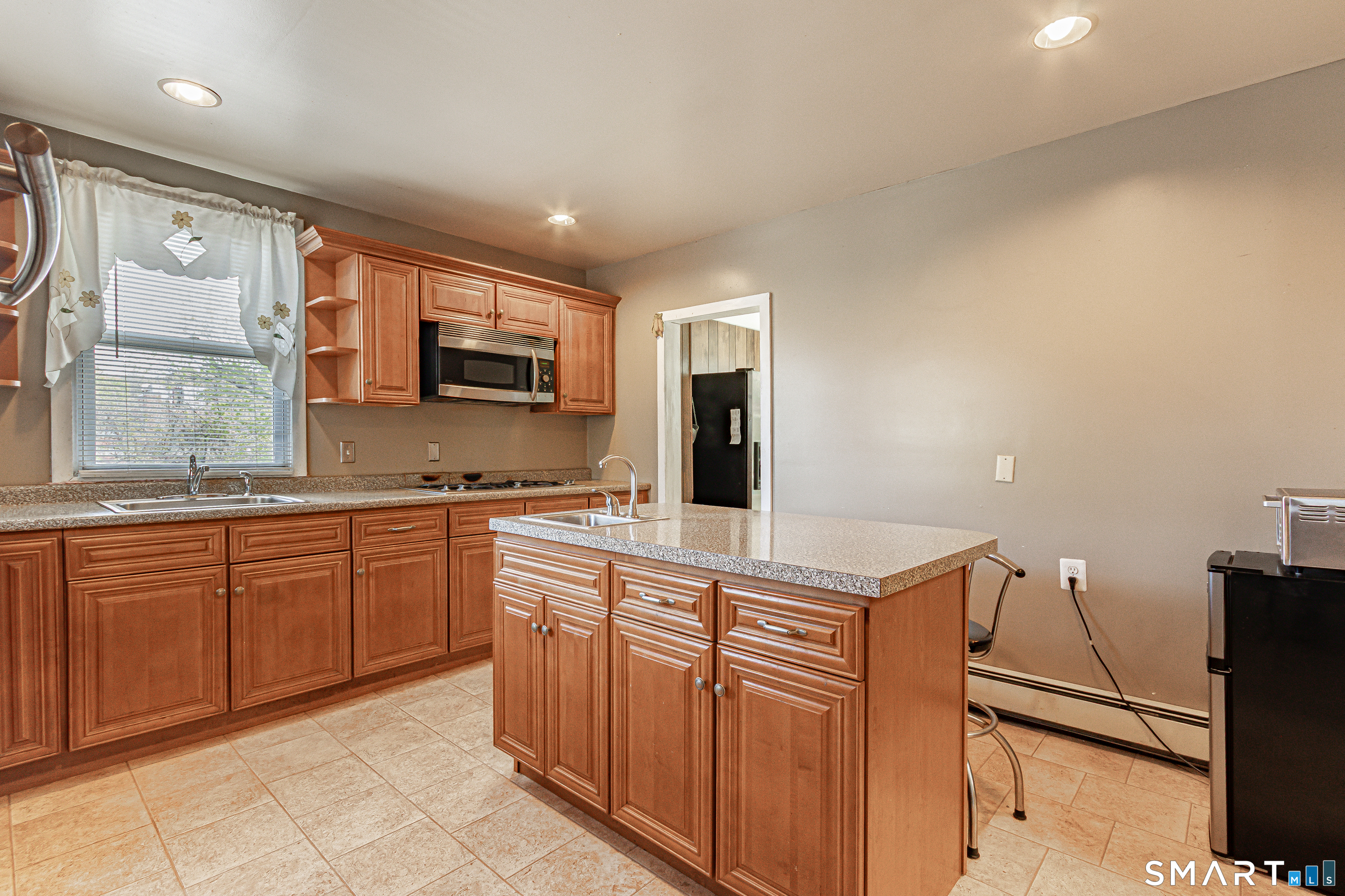 34 Queen Street Meriden, CT 06451 - Photo 7 of 30
