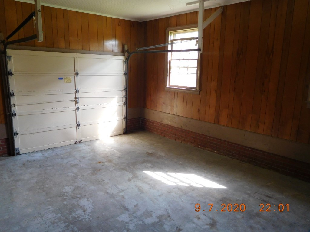 2902 Murray Hill Road Kinston, NC 28504 - Photo 8 of 14 Garage
