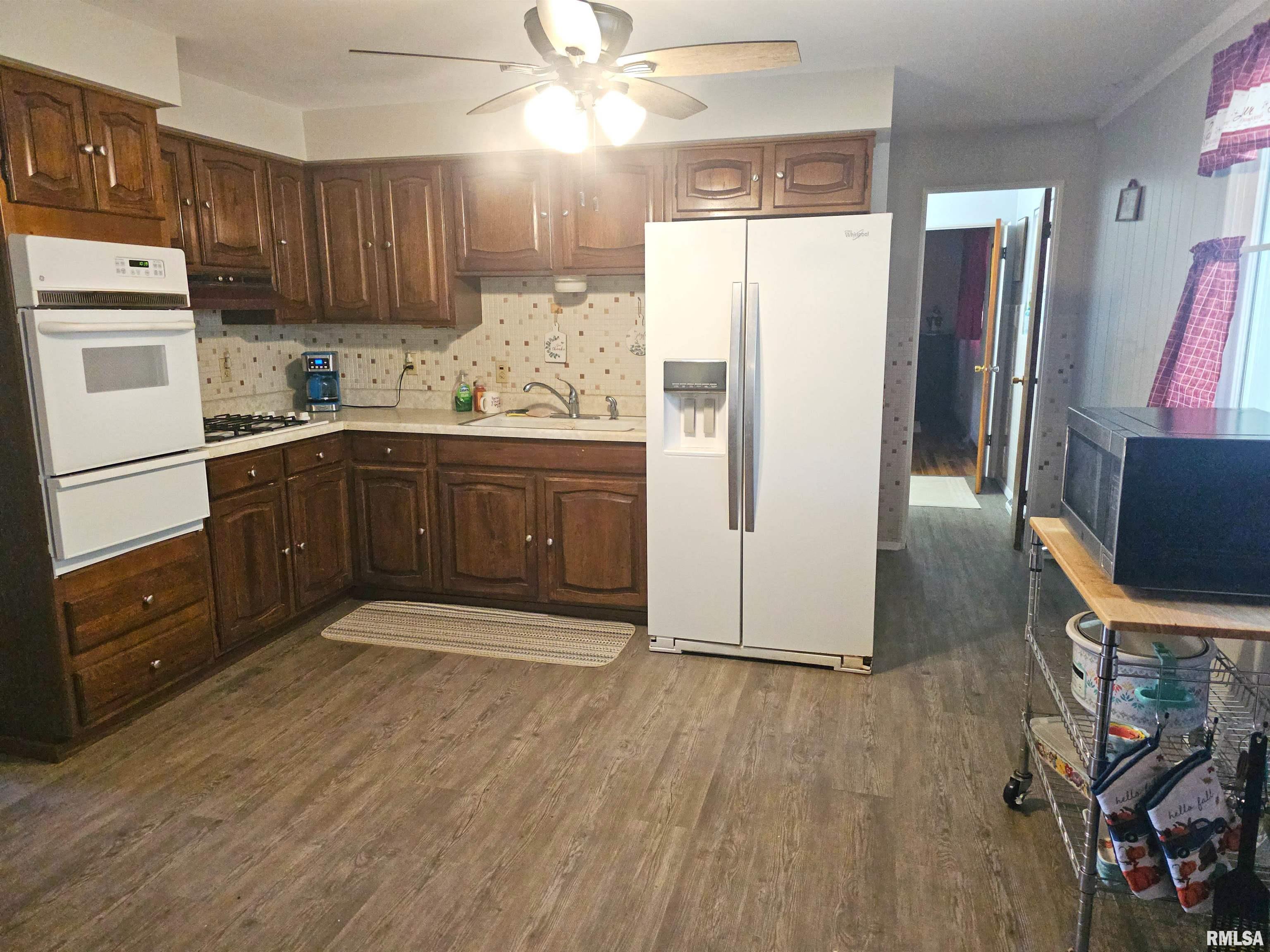 3303 West Chartwell Road Peoria, IL 61614 - Photo 8 of 41 Gallery Image 8