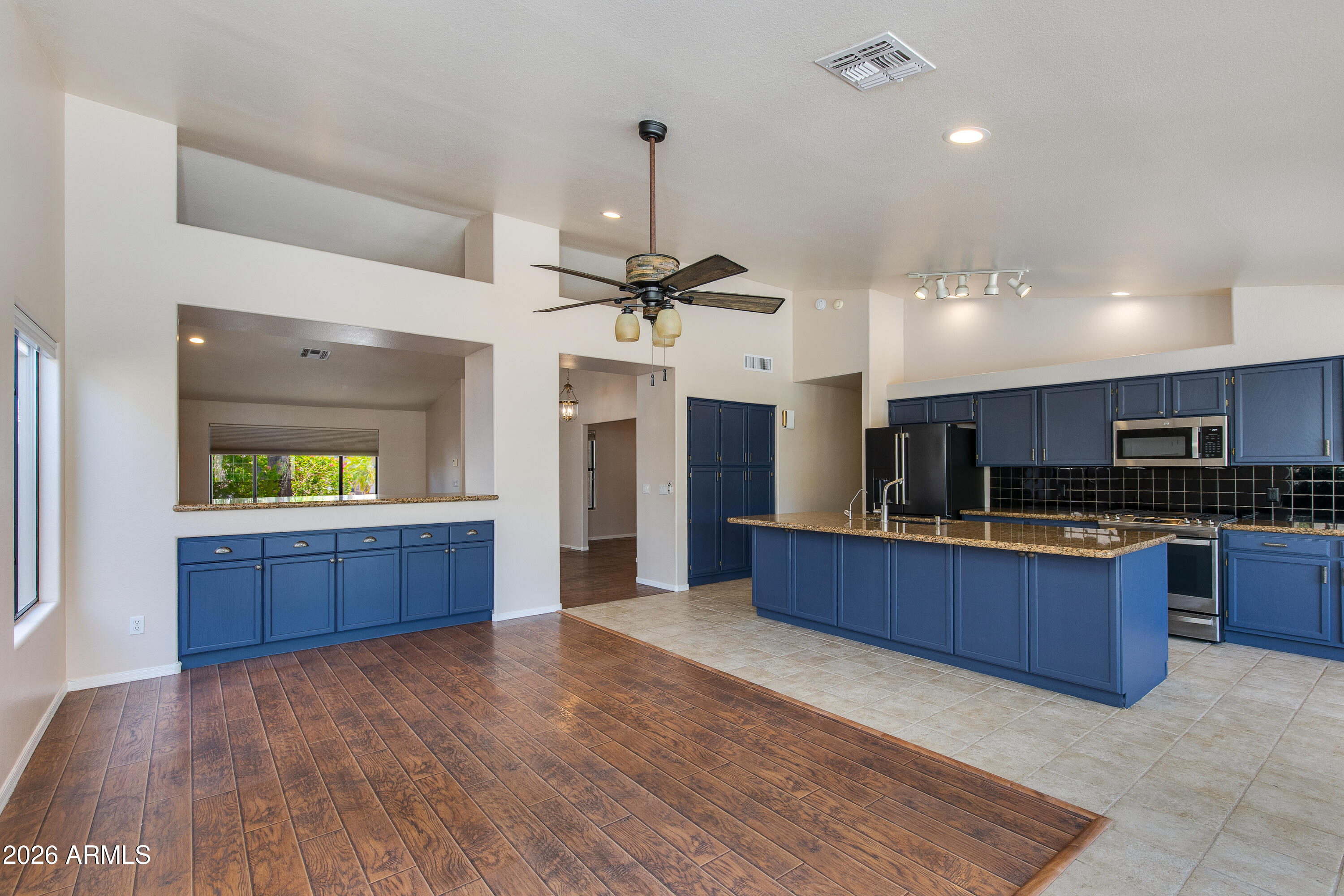 4340 East Danbury Road Phoenix, AZ 85032 - Photo 3 of 18