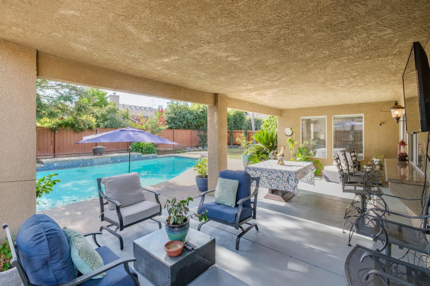 452 Omaha Avenue Clovis, CA 93619 - Photo 24 of 33 a outdoor space with patio the couches and chairs
