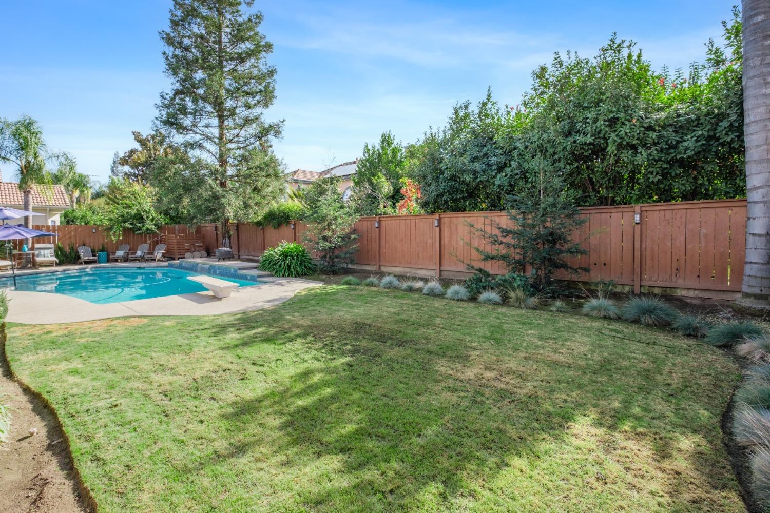 452 Omaha Avenue Clovis, CA 93619 - Photo 27 of 33 a view of a backyard