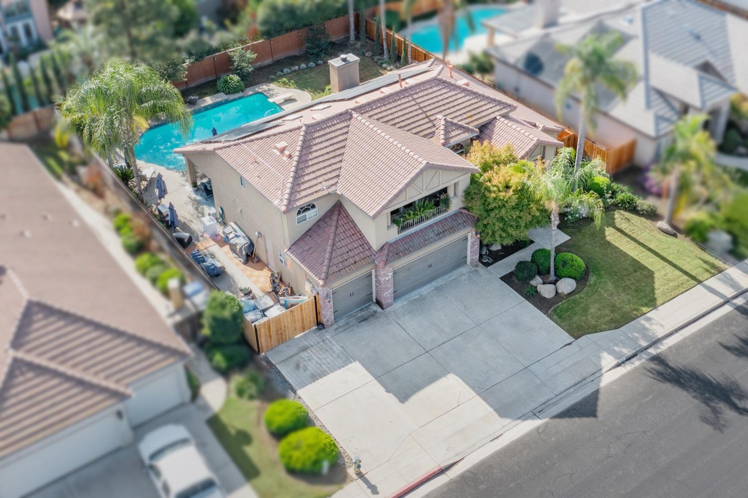 452 Omaha Avenue Clovis, CA 93619 - Photo 29 of 33 a view of a house with a yard and potted plants