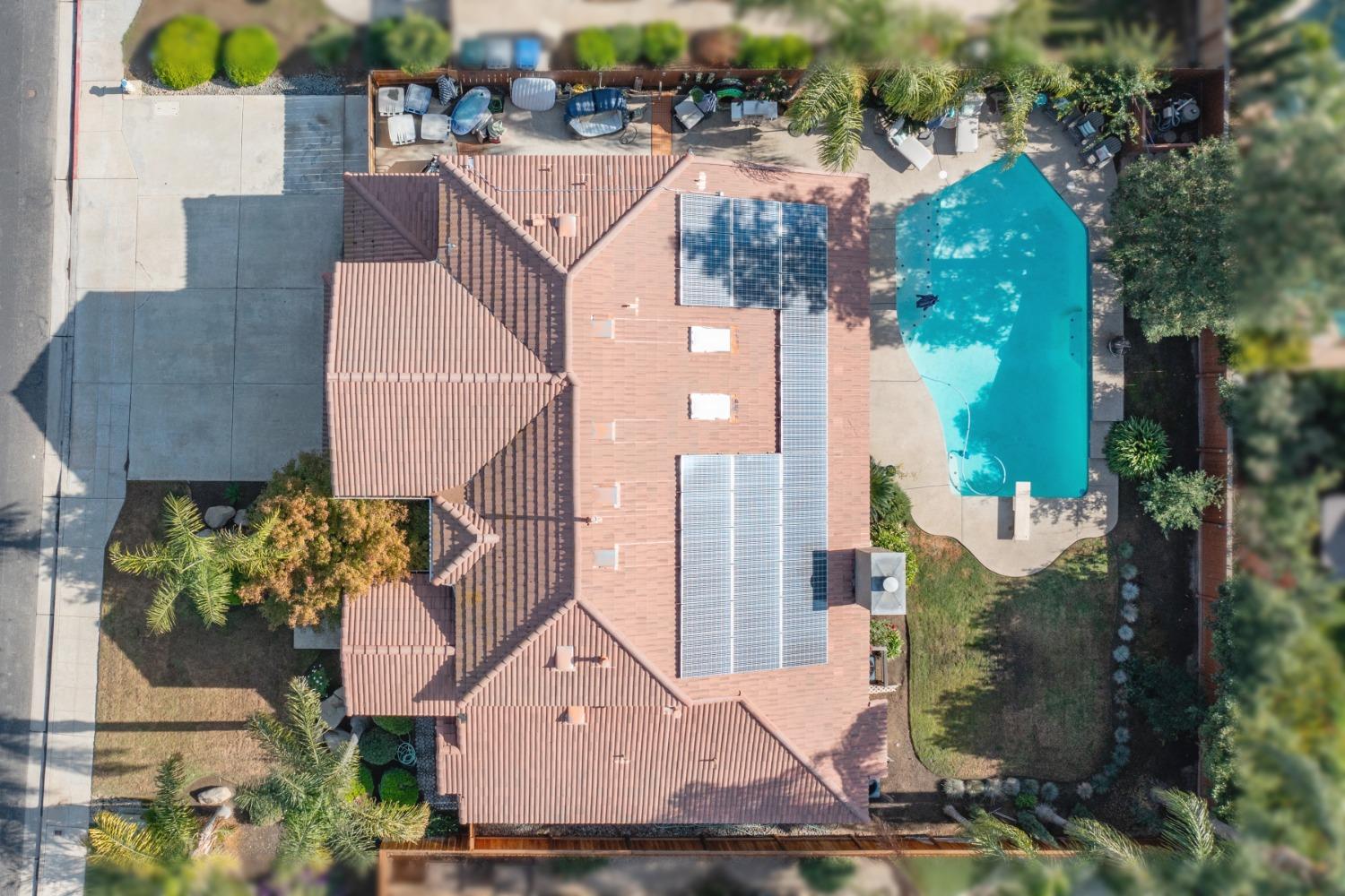 452 Omaha Avenue Clovis, CA 93619 - Photo 32 of 33 an aerial view of multiple houses with yard