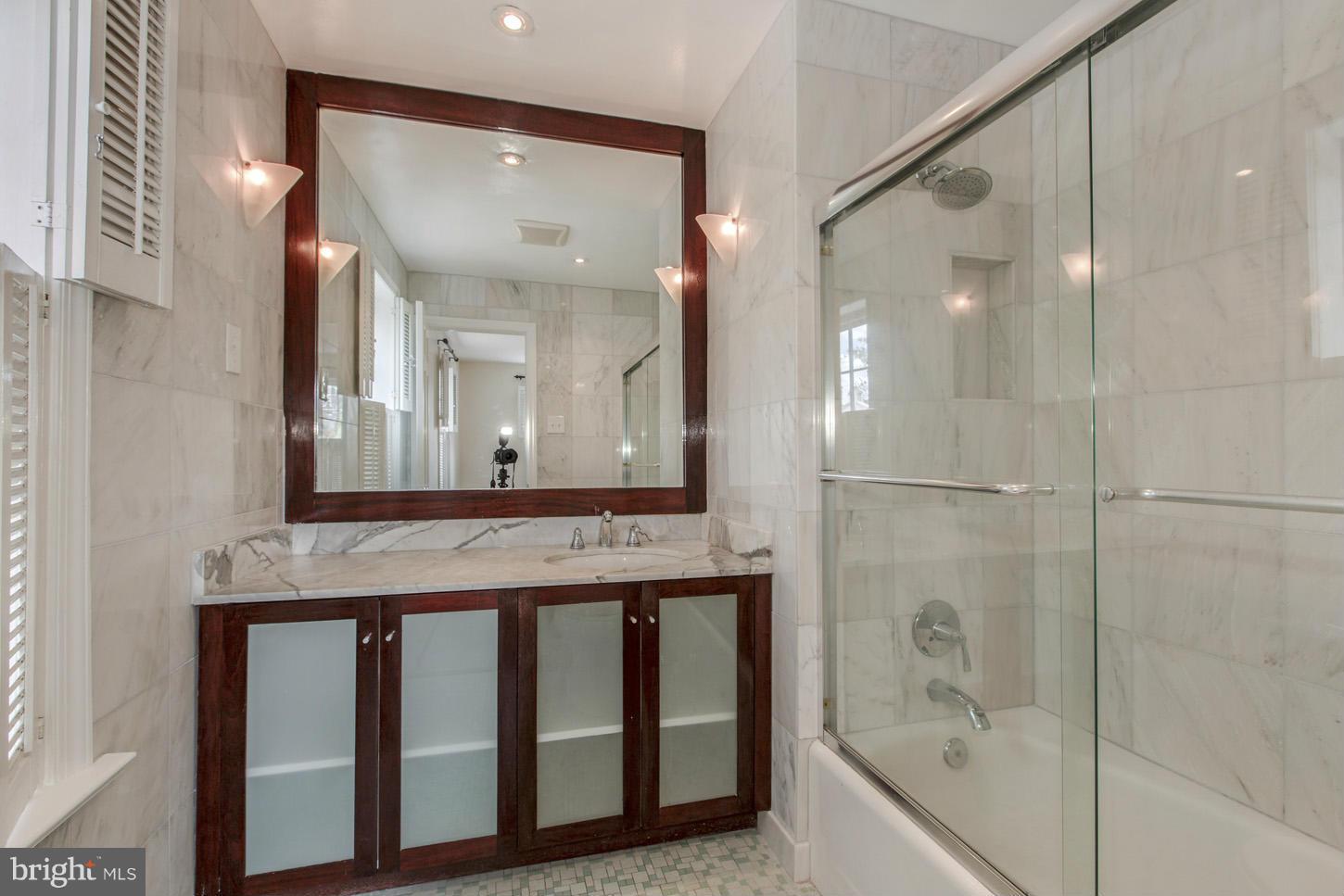 1401 35th Street Northwest Washington, DC 20007 - Photo 12 of 30 Bath (Master)