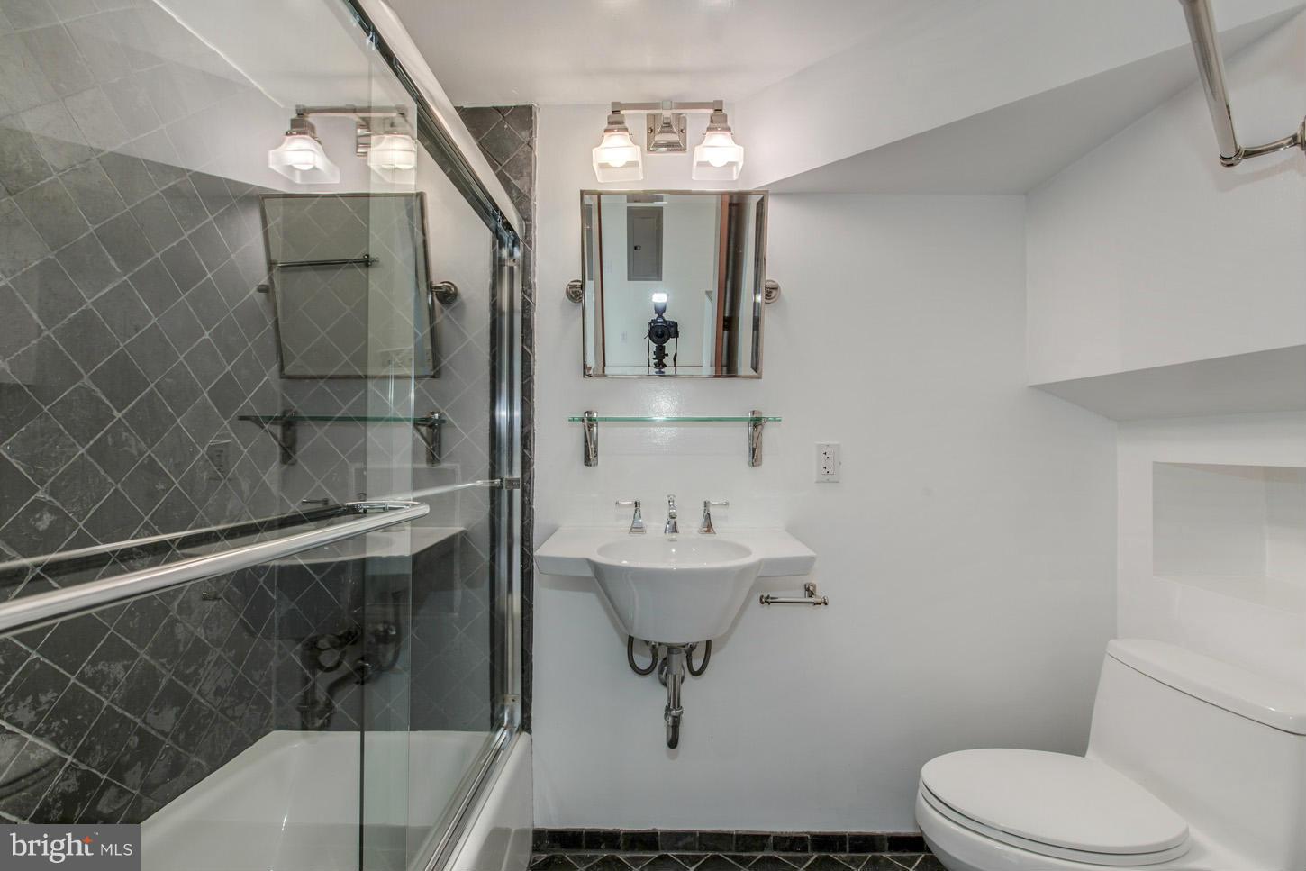 1401 35th Street Northwest Washington, DC 20007 - Photo 20 of 30 Bath