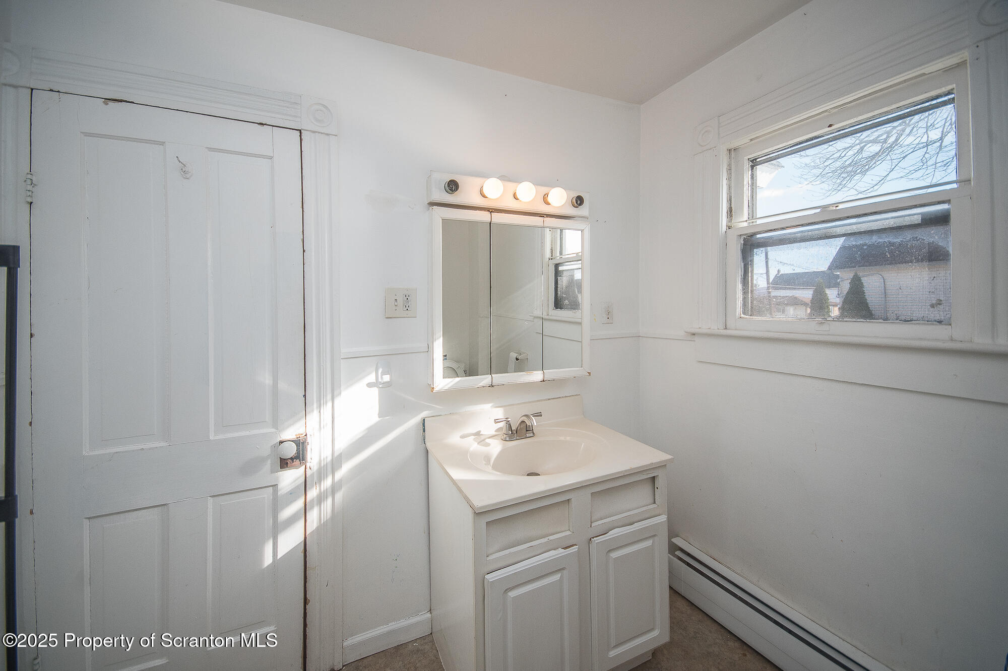 1227 Rundle Street Scranton, PA 18504 - Photo 38 of 43 Full Bathroom