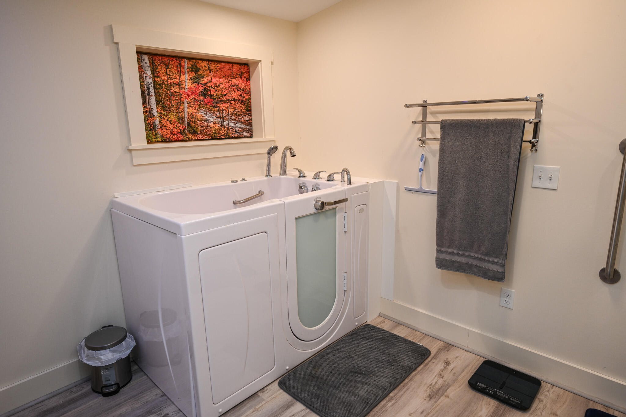 156 Congress Street Belfast, ME 04915 - Photo 49 of 71 2nd Fl Primary BR Bath