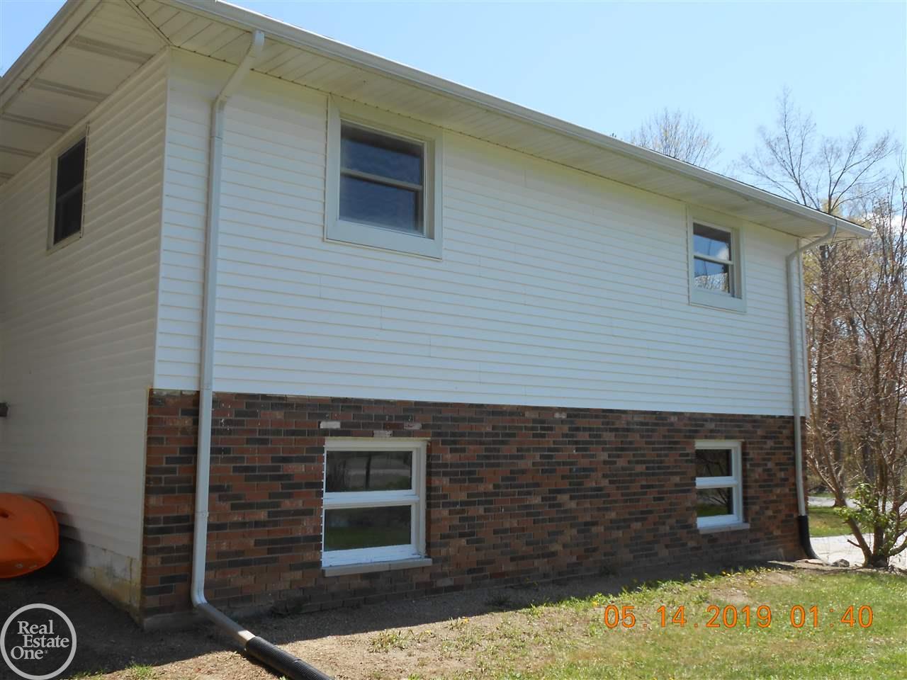 8090 Yale Road Avoca, MI 48006 - Photo 6 of 34