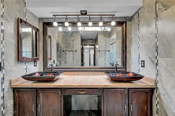 $5,500 | 6975 O'Bannon Drive, Las Vegas, NV 89146