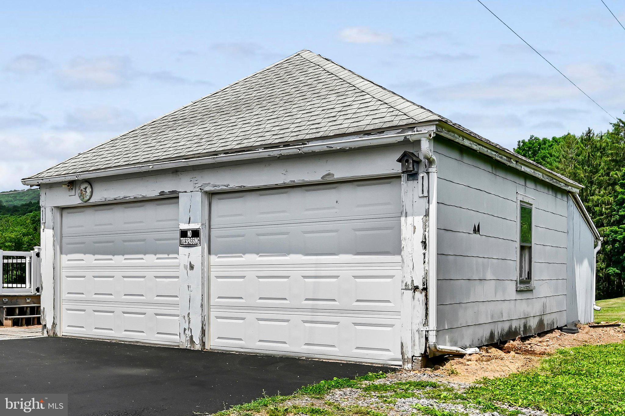 947 Deep Creek Road Ashland, PA 17921 - Photo 33 of 43 Garage