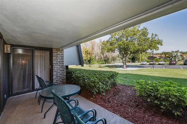 a sign that is sitting on a brick wall