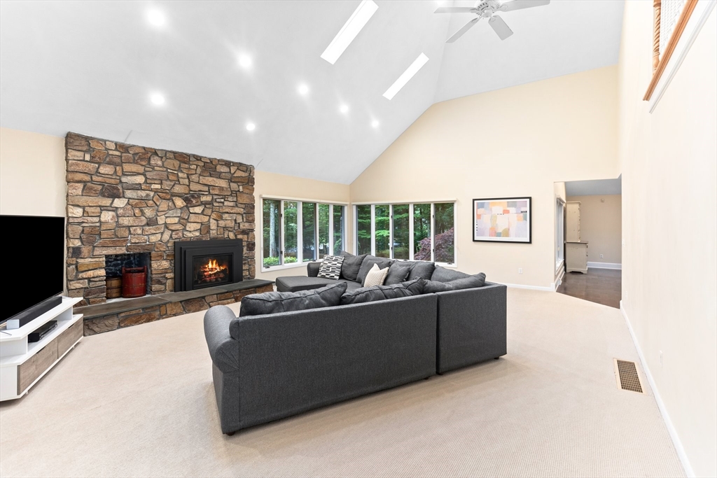 18 Kings Road Sharon, MA 02067 - Photo 5 of 42