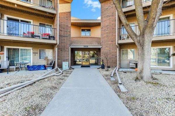 $185,500 | 3850 Plymouth Boulevard, Unit 323, Plymouth, MN 55446