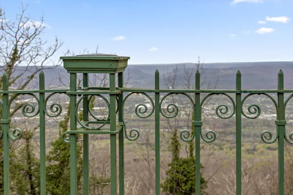 $3,750,000 | 588 West Brow Road, Lookout Mountain, TN 37350