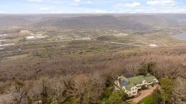 $3,750,000 | 588 West Brow Road, Lookout Mountain, TN 37350