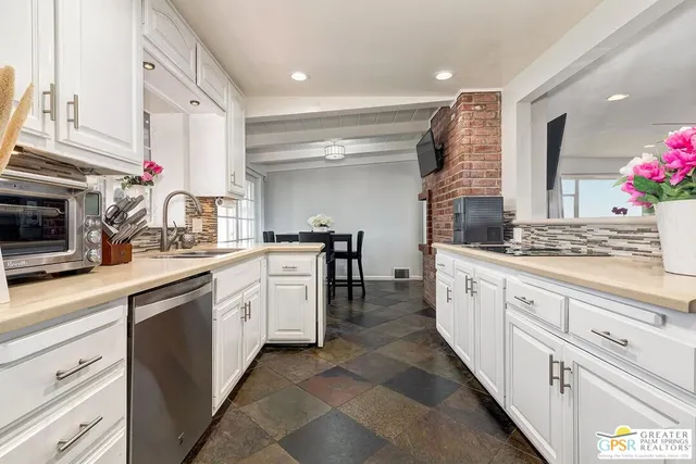 $1,175,000 | 500 Woodbury Road, Glendale, CA 91206