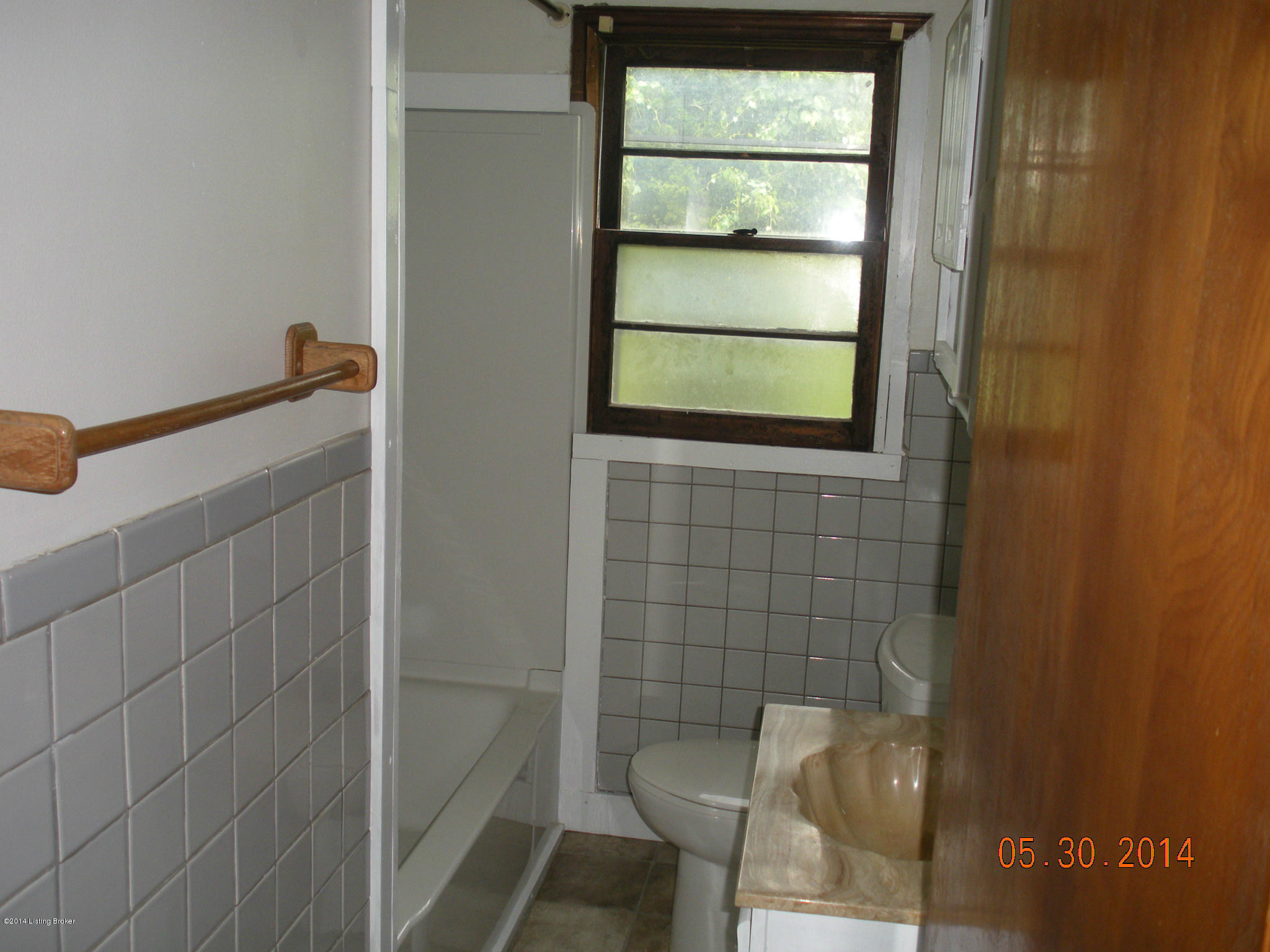 4410 Routt Road Louisville, KY 40299 - Photo 7 of 15 Full Bath