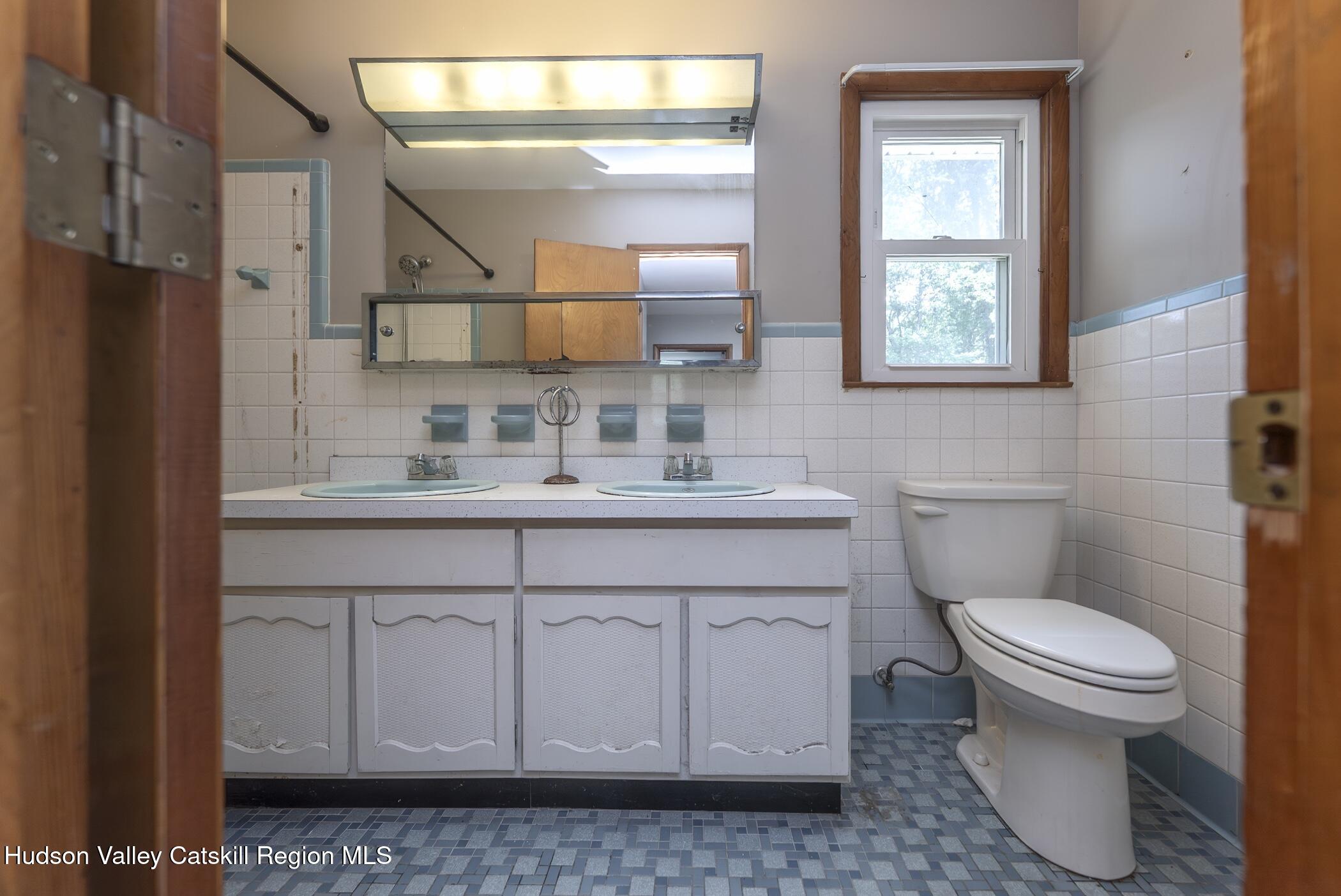 22 Robert Drive Hyde Park, NY 12538 - Photo 33 of 52 a bathroom with a toilet sink vanity and mirror