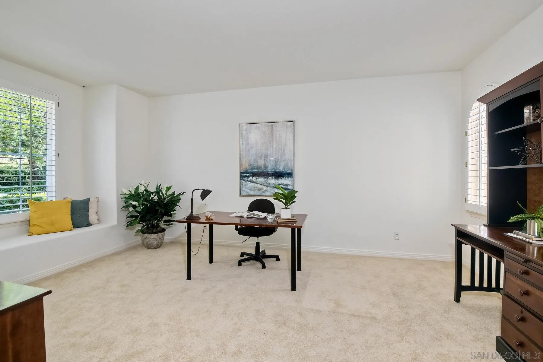 13660 Overland Pass Road Poway, CA 92064 - Photo 27 of 61 a room with furniture and potted plant