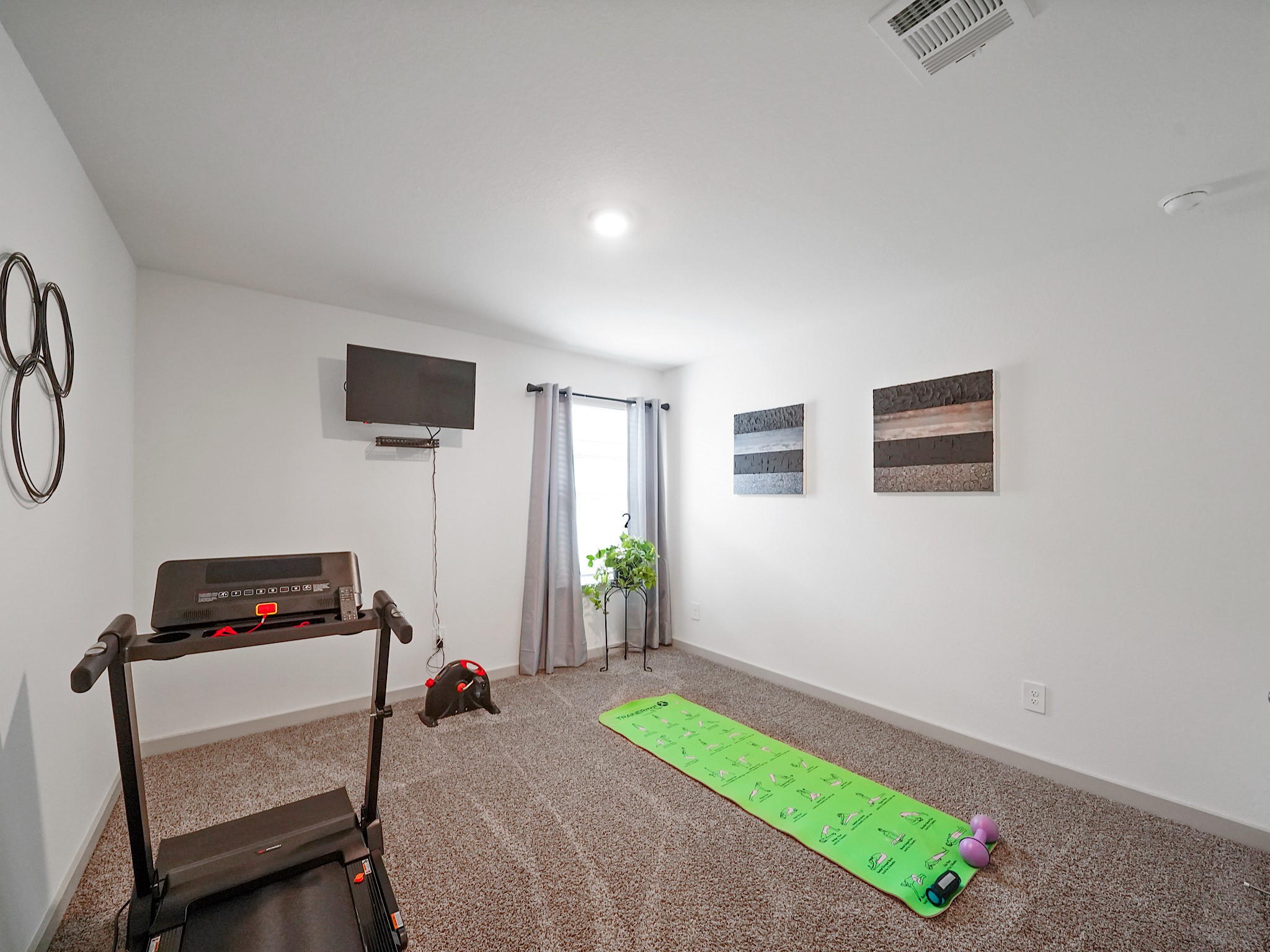 7823 Cattlewood Pass Rosharon, TX 77583 - Photo 8 of 17 Another bedroom! The room is spacious is currently used as a home gym but would work great as a bedroom/office or even a playroom.