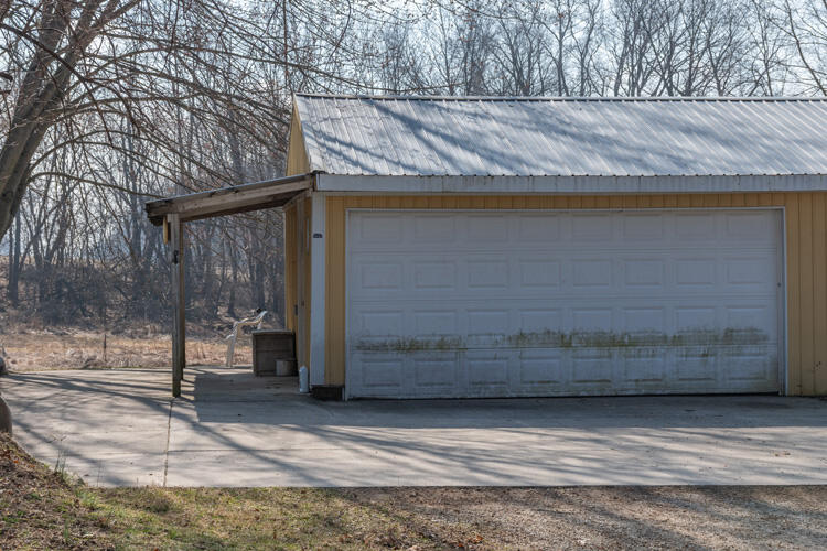 11703 Shavehead Lake Road Constantine, MI 49042 - Photo 7 of 54 11703 Shavehed Lake Rd Cass Garage 6